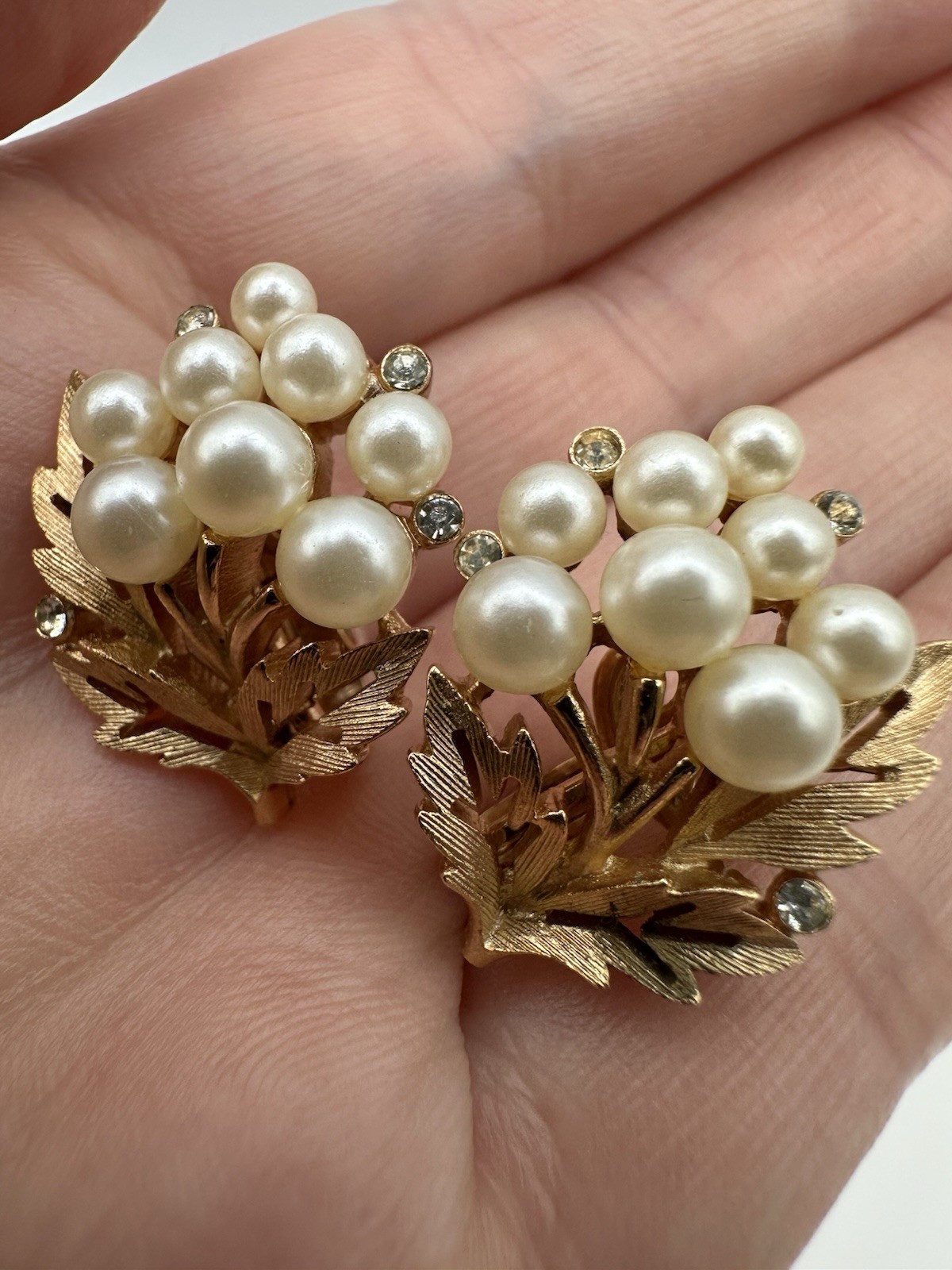 Trifari Signed Gold Tone Leaf Faux Pearl Rhinestone Brooch & Clip-On Earrings