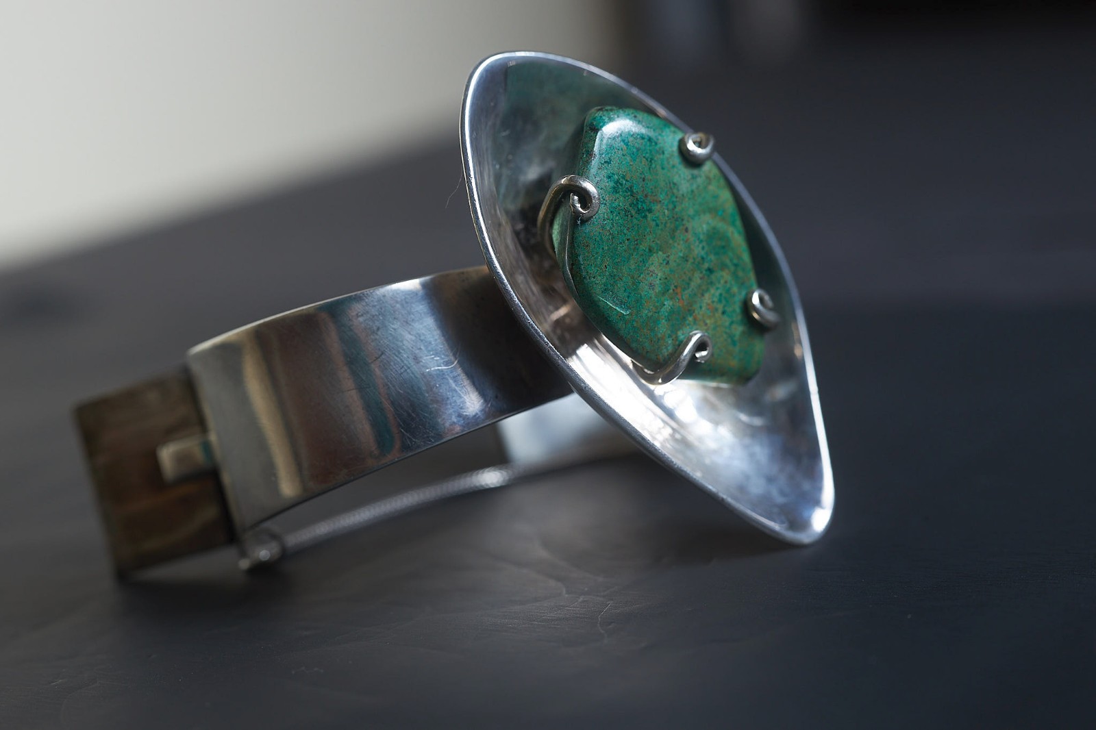 LOS CASTILLO Taxco 50s/60s Sterling Wide Bracelet Green Chalcedony 105g ca. 6.3″