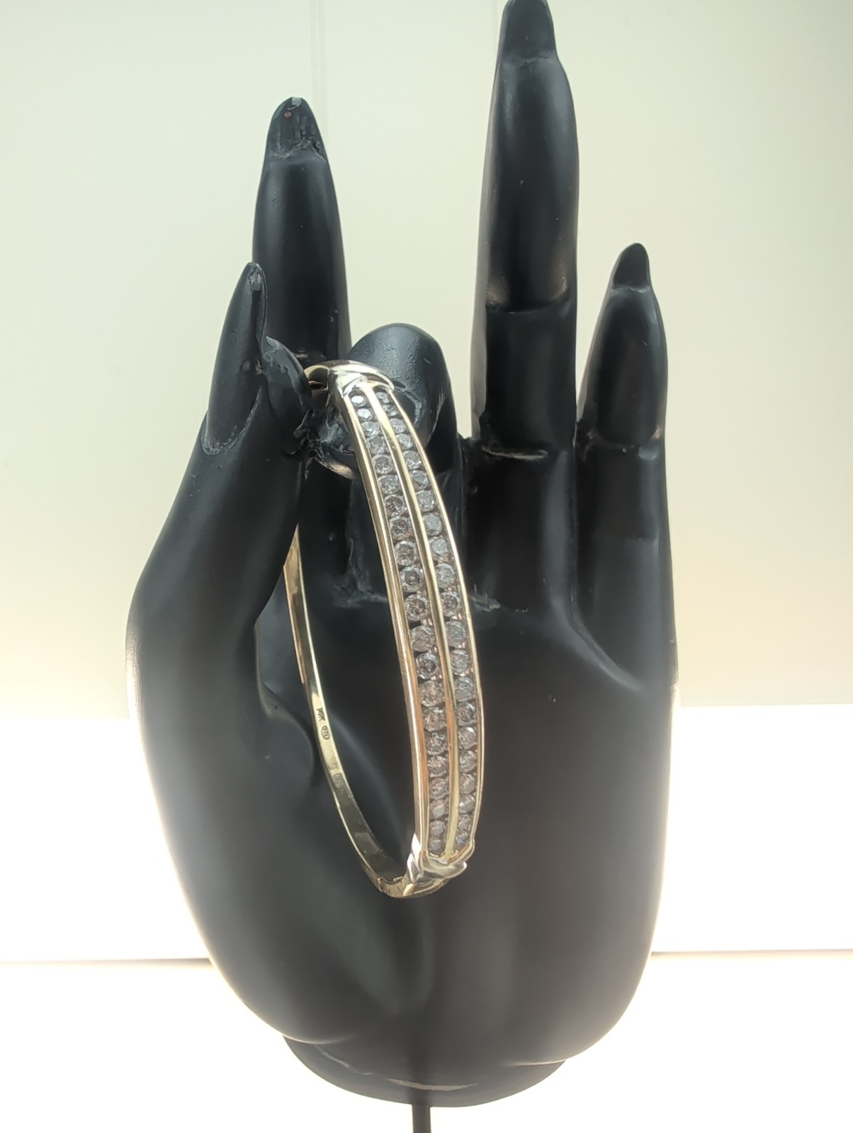 14K Gold Bangle Hinged Safety Clasp 42 Graduated Diamonds VTG, 14.83 grams
