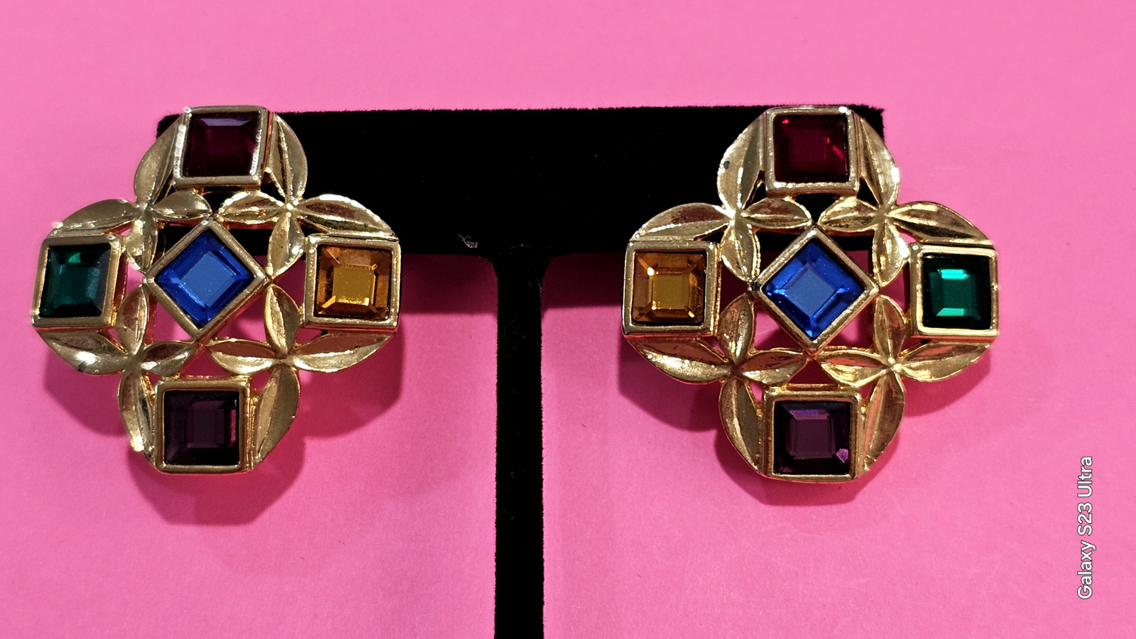 VINTAGE LADY REMINGTON earing pendent & pin set gold tone, colored square stones