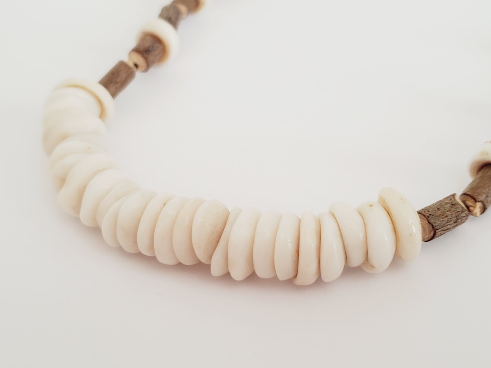 Neat Handmade Vintage Puka Shell & Wood Bead Necklace – 20″