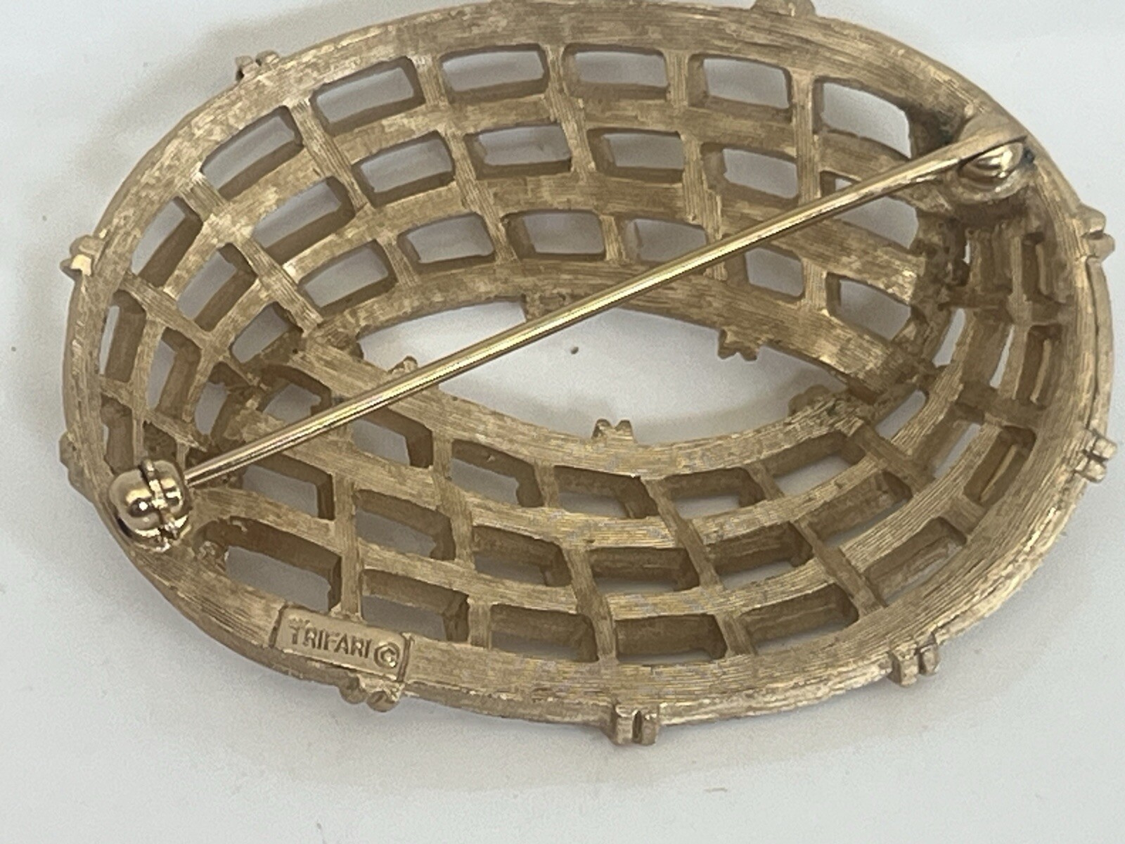Vtg Signed TRIFARI Basket Weave Elliptical Brooch -White Enamel Goldtone 2″