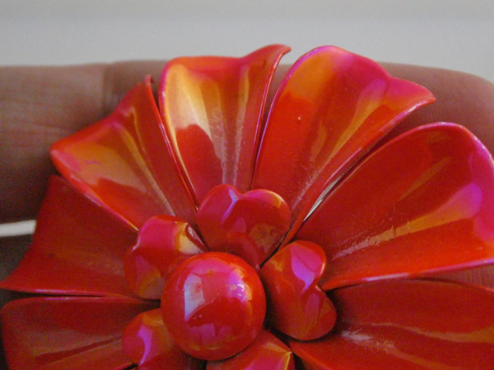Vintage Unsigned Iridescent Red Orange Enamel Flower Brooch Pin 17g 61mm Diam