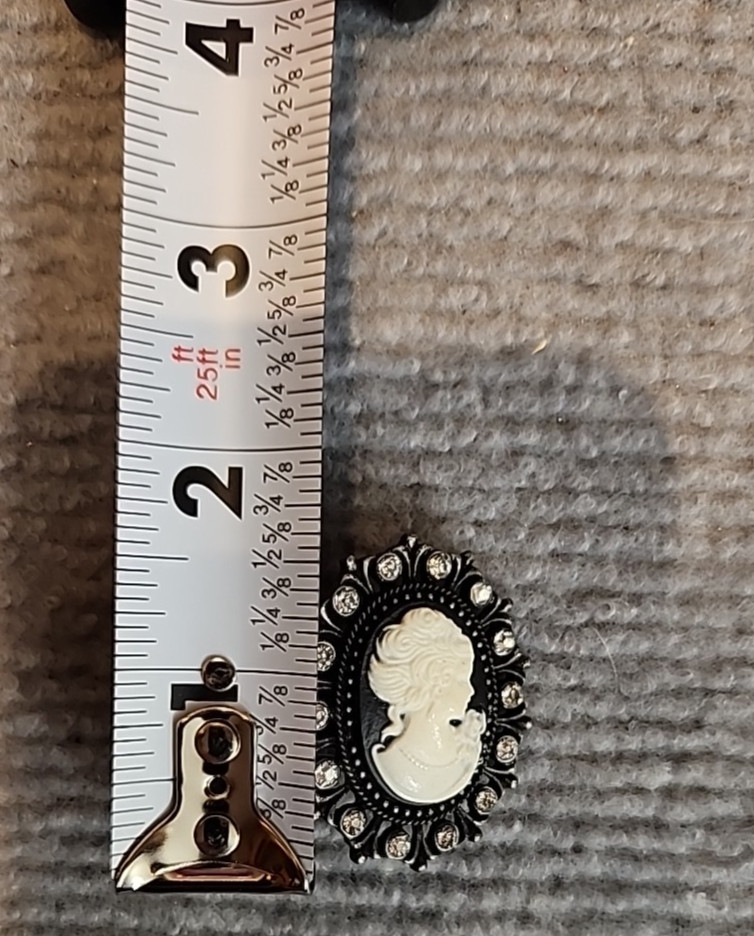 Victorian Cameo Ring Oval Stretch Band Black White Rhinestones Elegant