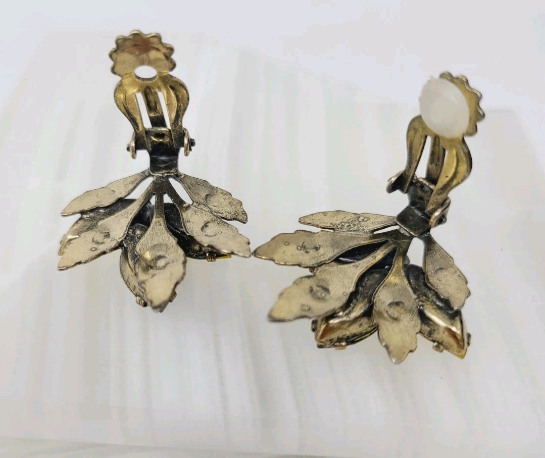 Vintage La Roco Green Yellow Rhinestone Gold Tone Earrings Clip Marquise Leaves