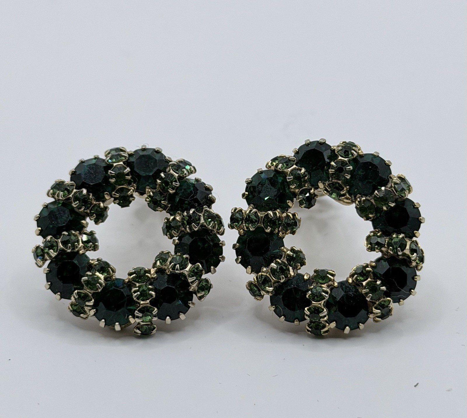 Vintage Weiss Dark Green Circle Round Brooch and Earrings Set in Gold Tone