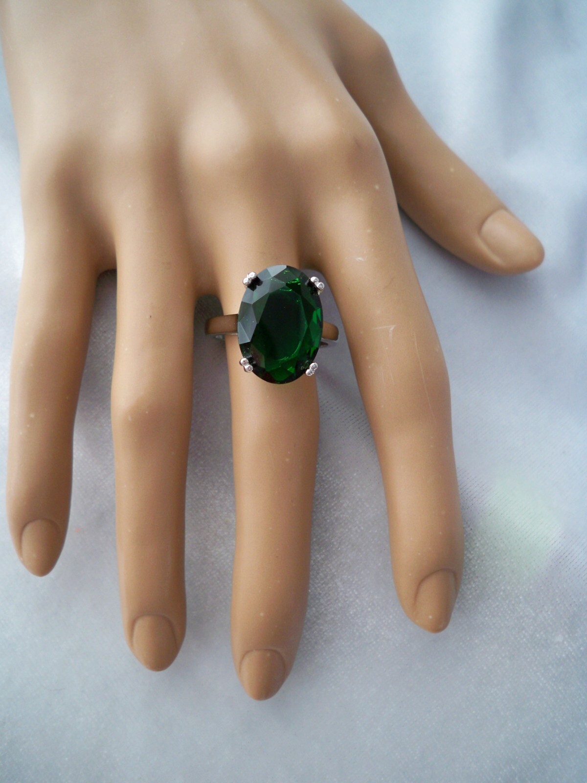 925 Sterling Silver 15ct Emerald Green Oval Cubic Zirconia Ring Size 10