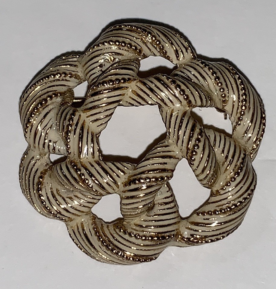 Vintage Gold Tone Love Knot Braided Brooch Pin Textured Interlocking Loops