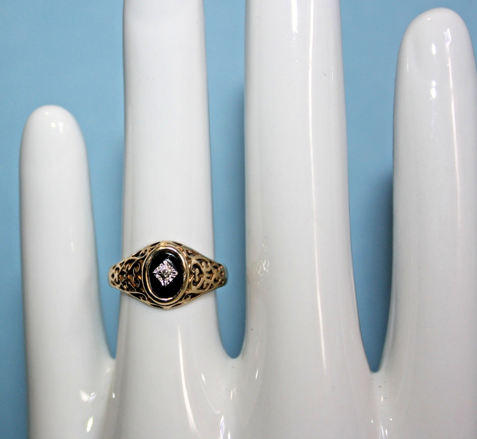 Vintage 10k Yellow Gold Filigree Black Onyx Diamond Accent Ring Sz 5.75