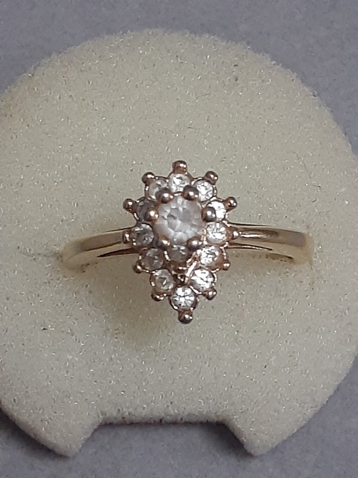18K HGE prong set clear stone cluster ring, rosette, teardrop shape. Size 6