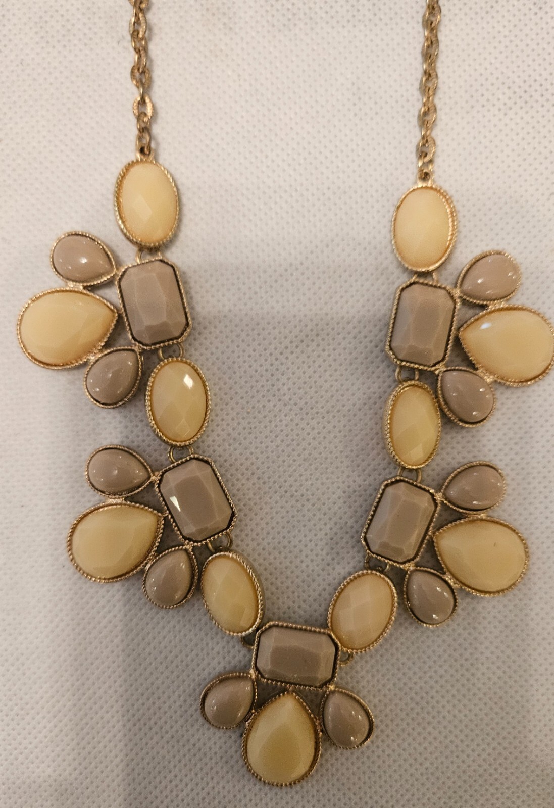 Vintage Gold tone Tan kahaki and IVORY CHUNKY Necklace oval link chain