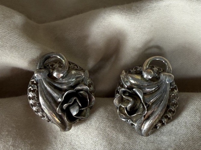 Vintage Danecraft Sterling Silver Floral Bouquet Design Screw Back Earrings