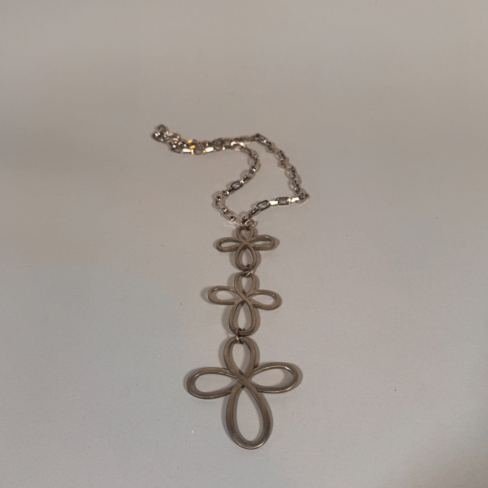 Vtg. Reed & Barton 3-tier Infinity Flower Pendant Pewter Necklace 18″ Ships Free