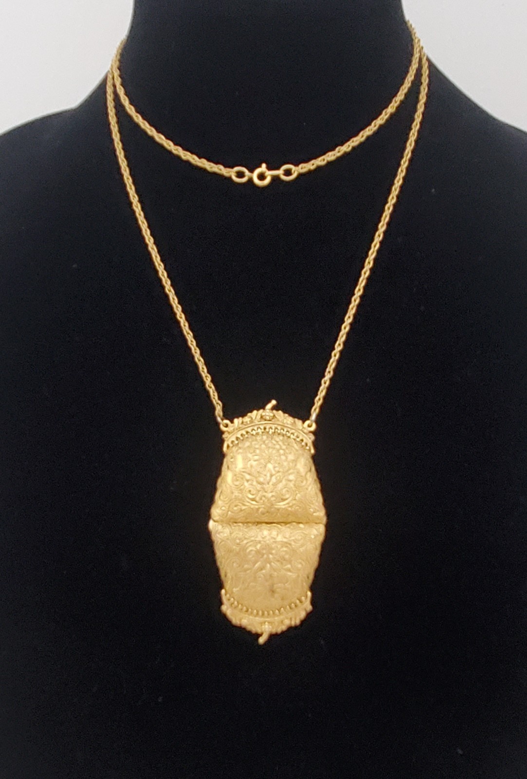 Vintage MFA Museum Of Fine Arts Boston Gold Tone Purse Locket Pendant Necklace