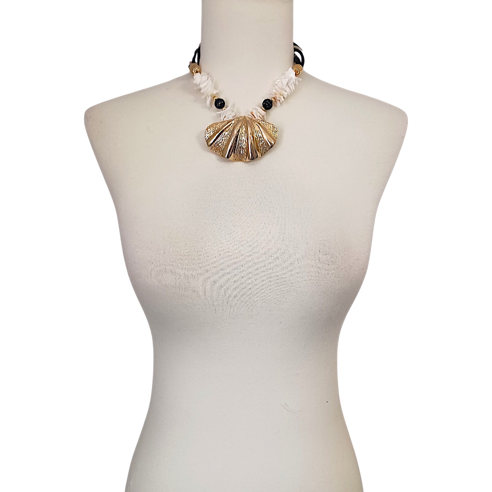 Gay Boyer Scallop Shell Necklace Vintage Corded Chunky Maximalist Coastal Beachy