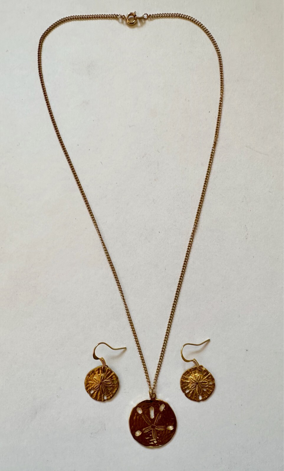 Vintage jewelry set Sand dollar earrings 5/8 of 1″ and pendant 1″ necklace 18″+