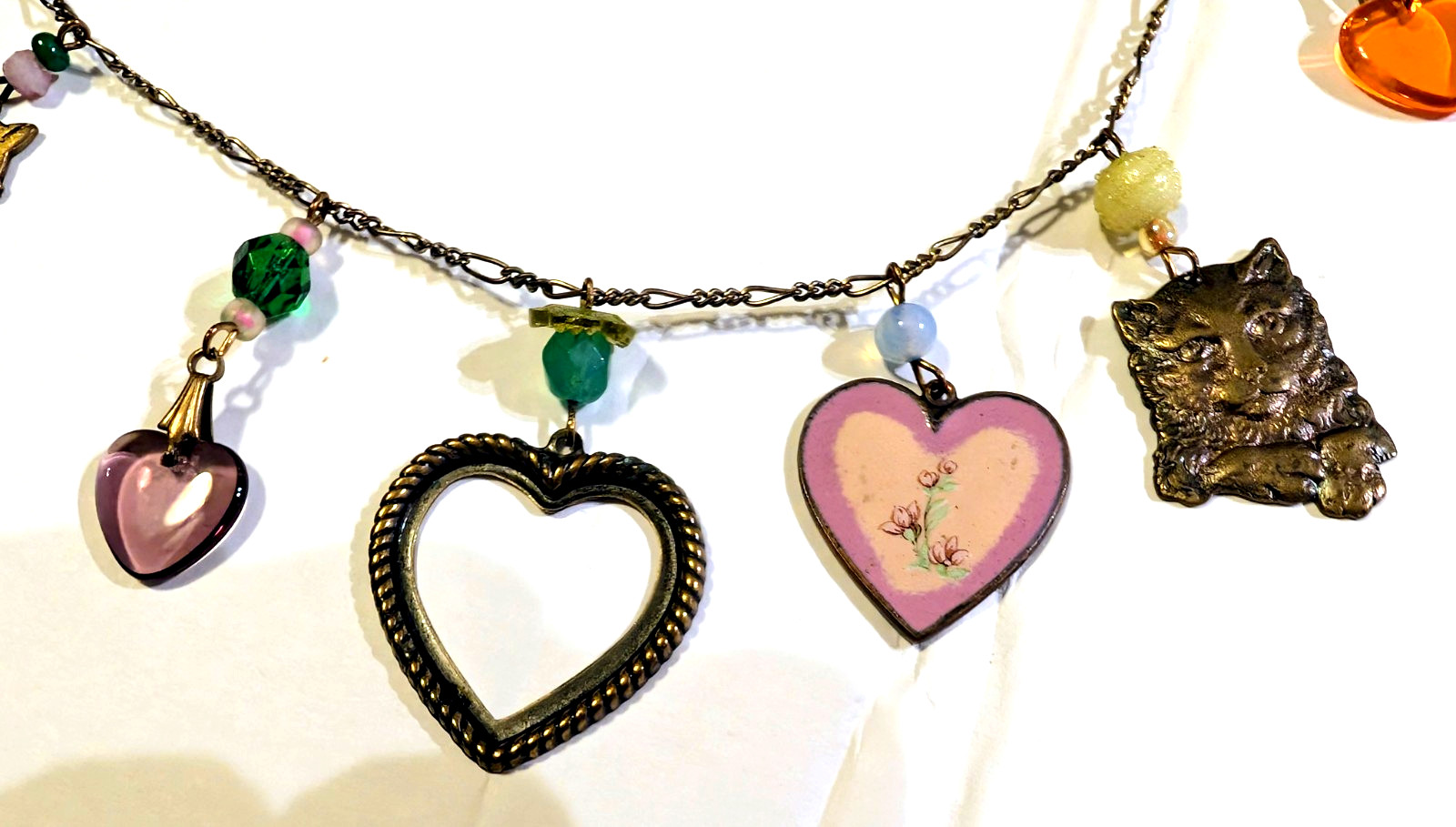 VTG GLASS WORKS STUDIO 30″ Dangling Charm Necklace 20 Dangles Hearts & Cats 😽 ❤