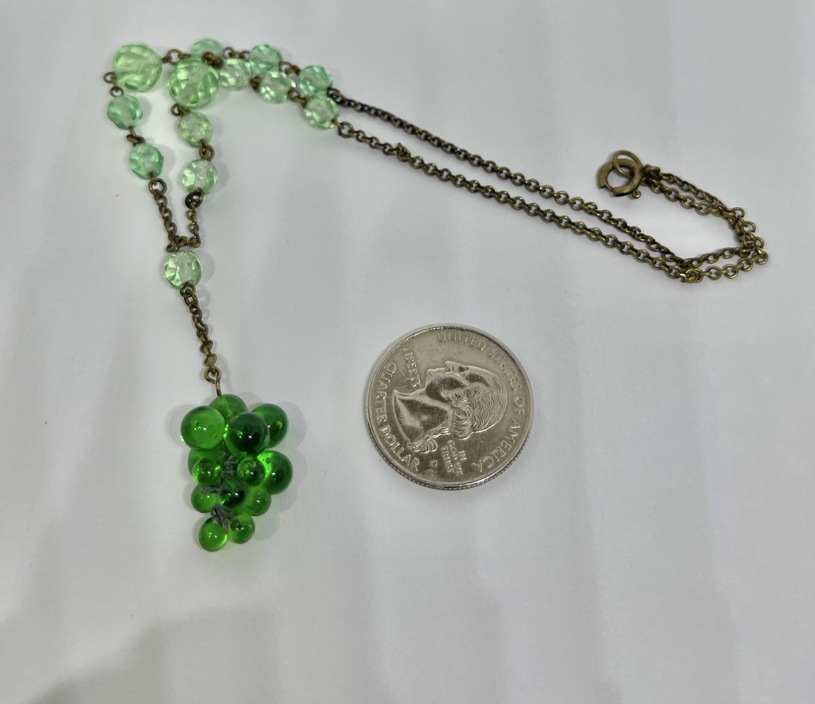 Vintage Green Art Glass Beads Goldtone Chain Cascading Grapes Pendant Necklace