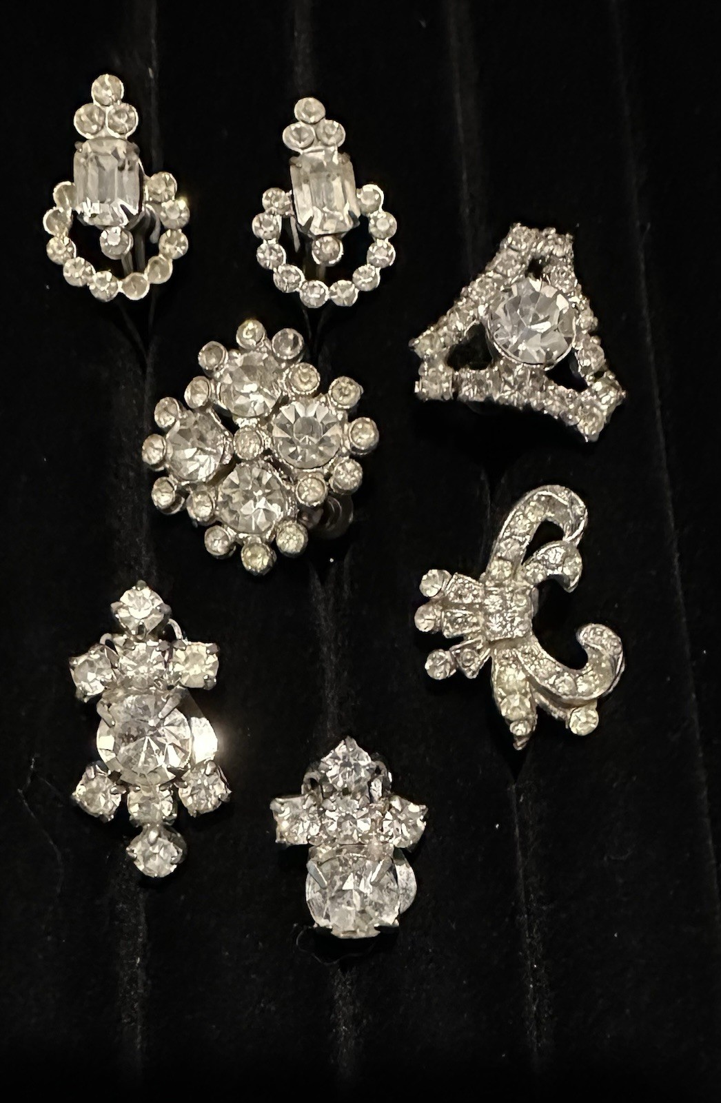 16pc Vintage Rhinestone Costume Jewelry Lot Necklace Earrings Brooch