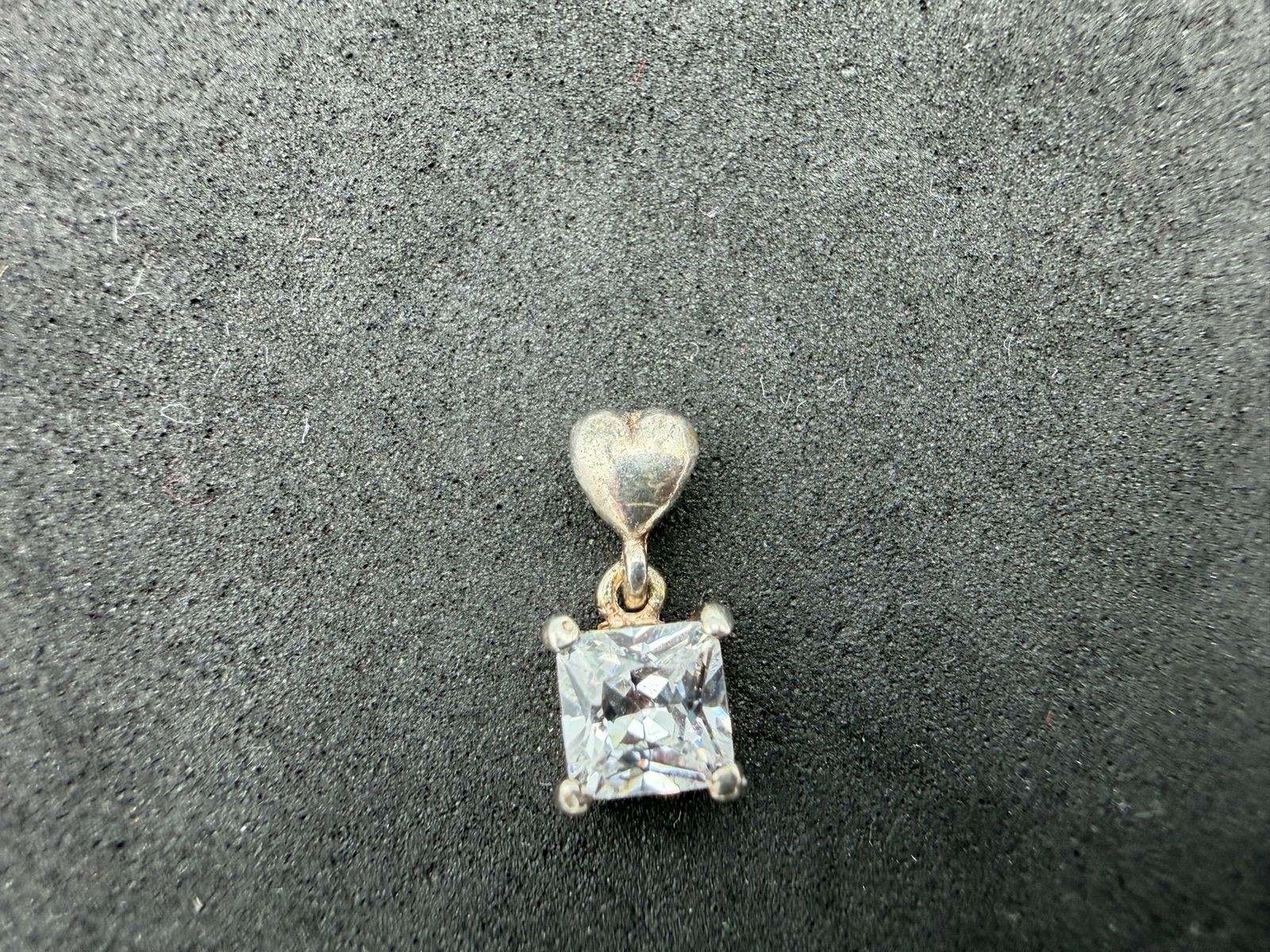 0.80g Vintage Sterling Silver 925 Heart Bail Pendant Square Clear Sparkling M