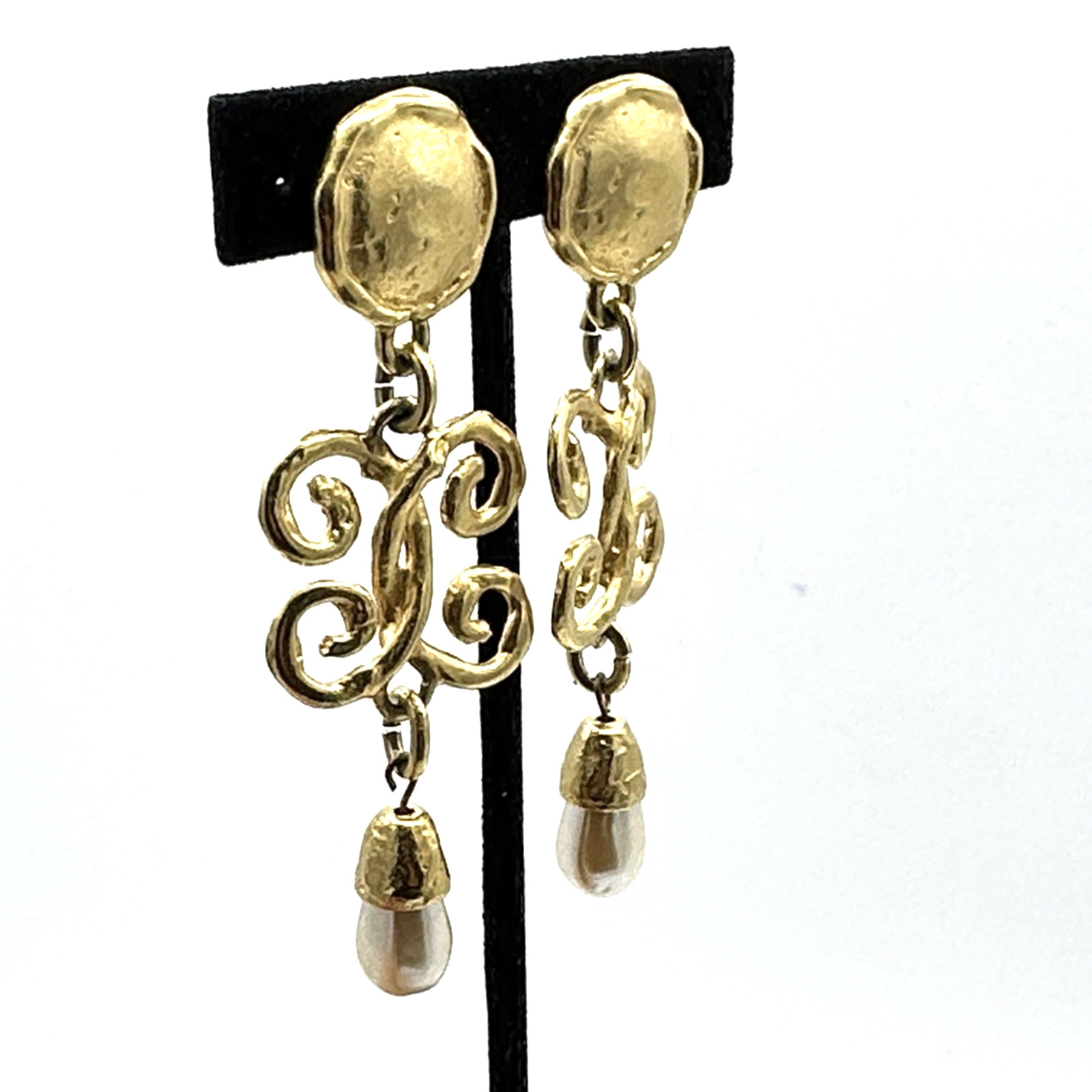 RUNWAY vintage 1980s earrings – matte gold-tone faux pearl 3.25″ long drop