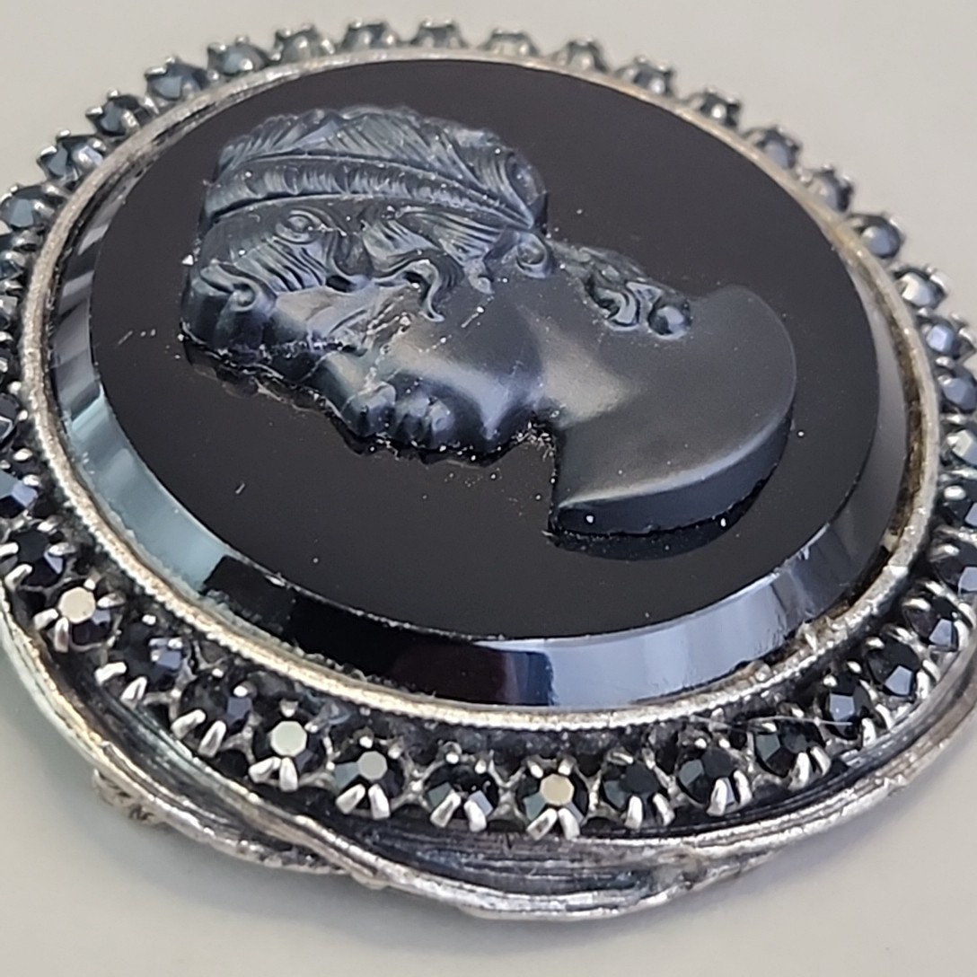 Vintage Original By Robert Cameo Brooch Pendant Black Glass Round Rhinestones 2″