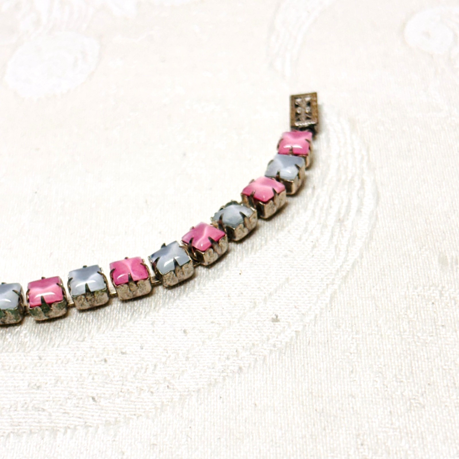 BRACELET pastel blue pink glass faux gem silvertone metal box clasp vintage 7″ c
