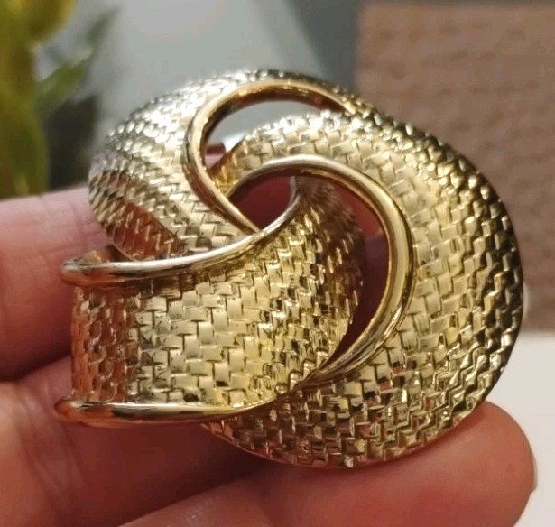 Vintage Ornate Unsigned ORENA Paris Textured Triple Golden Knot 1.5″ Pin/Brooch!