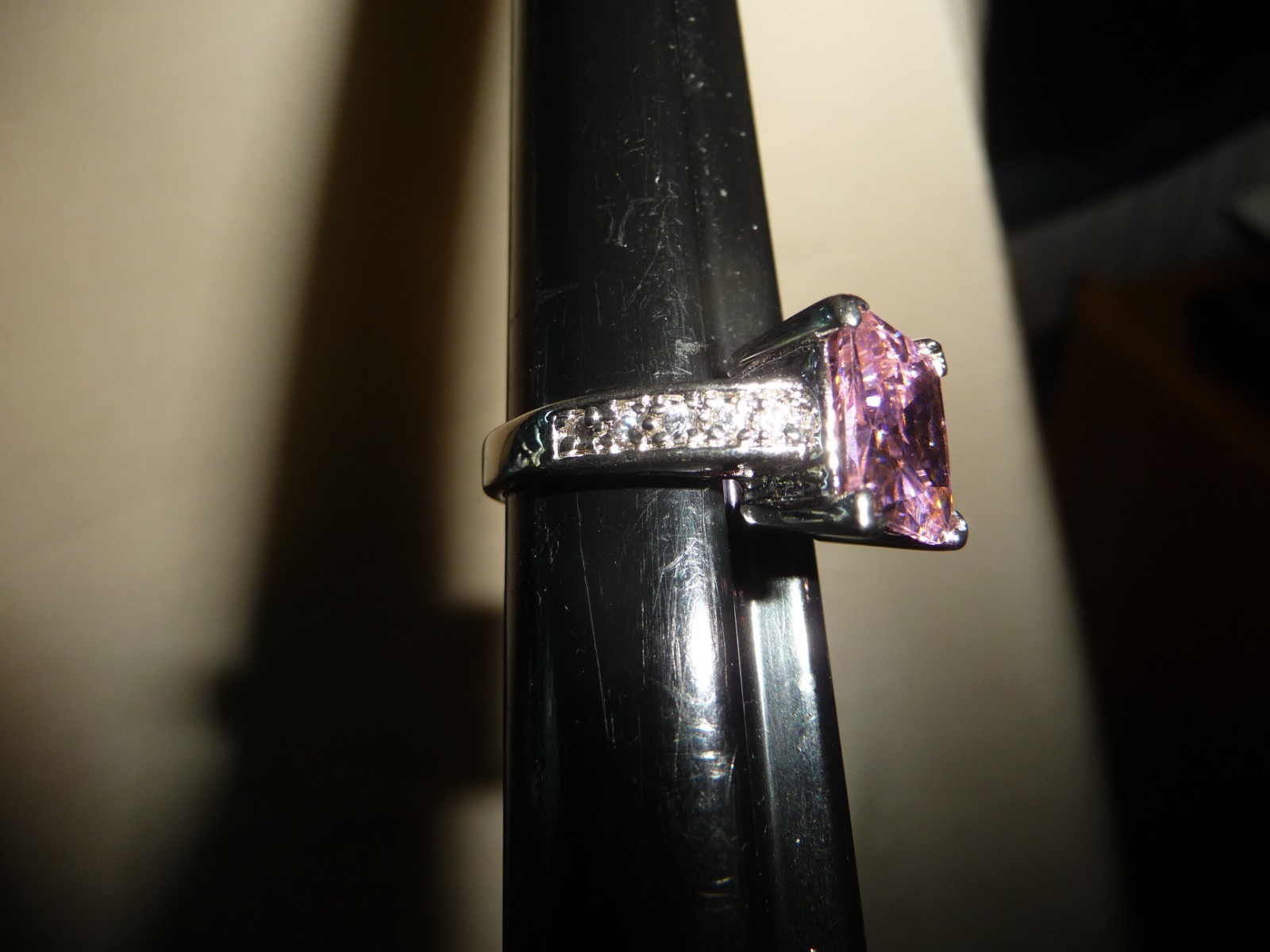 PINK SQUARE CENTER STONE W FAUX DIAMOND SILVER TONE Sz 6 3/4 RING #19/19/3