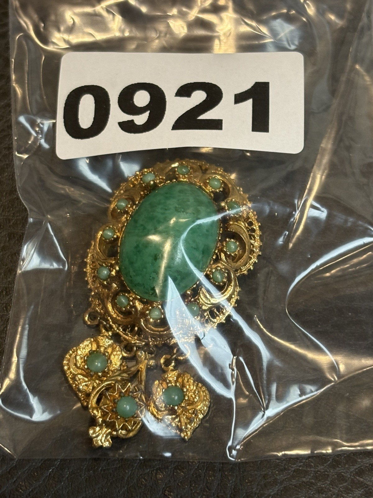 Vintage Green Faux Peking Glass Gold Tone Oval 3 Dangle Charms Drops Brooch