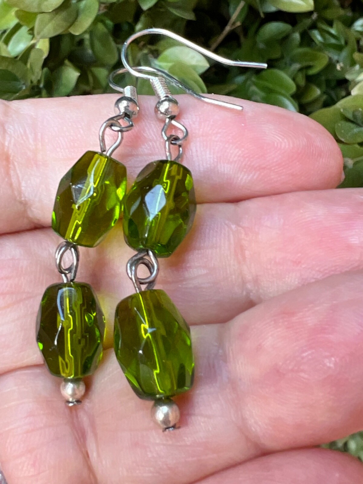 VINTAGE VIVID PERIDOT GREEN COLOR FACETED PASTE GLASS LONG DANGLE DROP EARRINGS