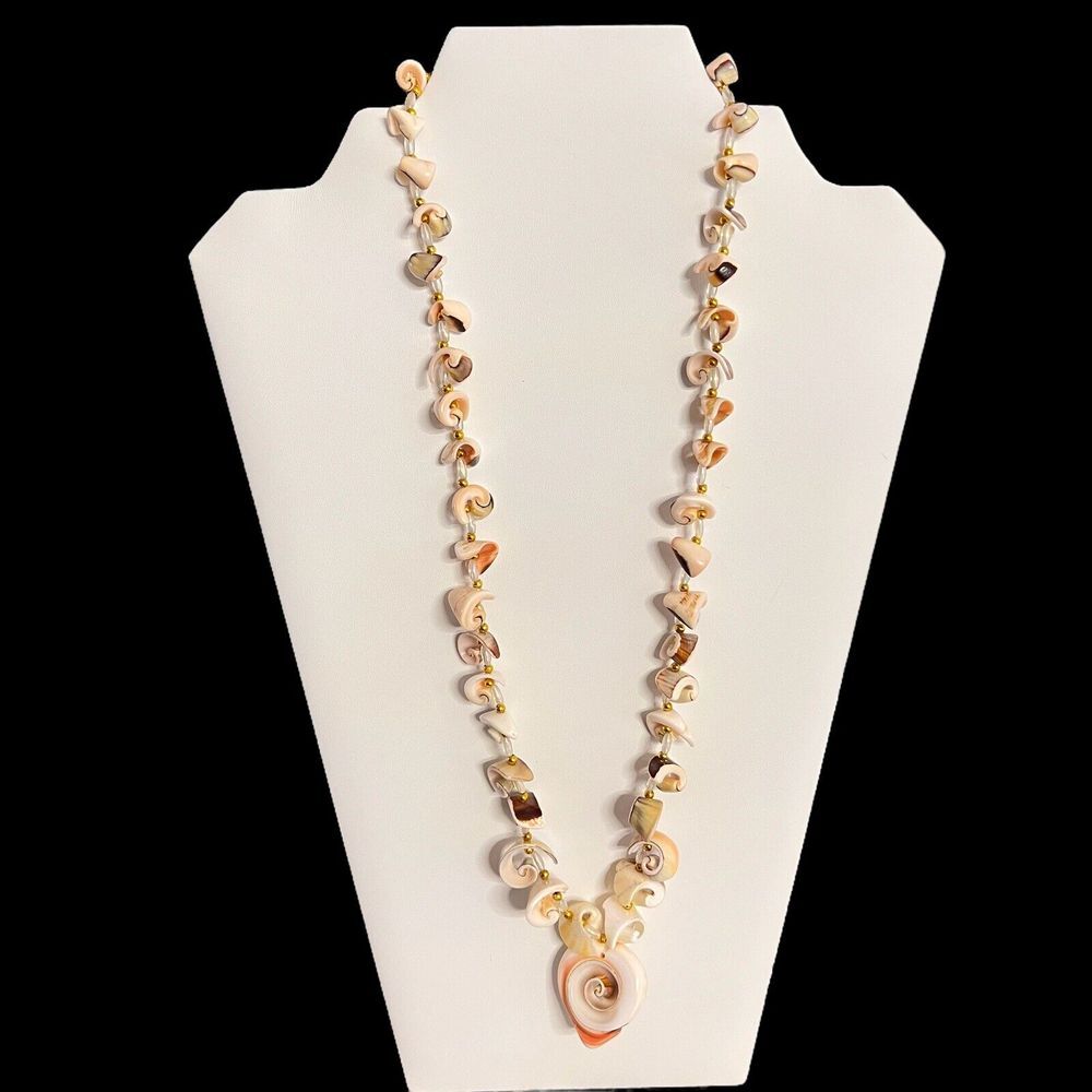 VINTAGE Women’s Necklace Natural Cocomurex Luhuanus Sea Shell Beaded 23 in.
