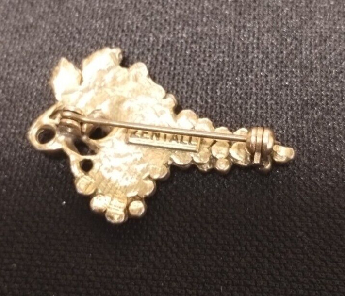 Vintage Zentall Signed Leaf Brooch Grapes Fruit Gold Toned