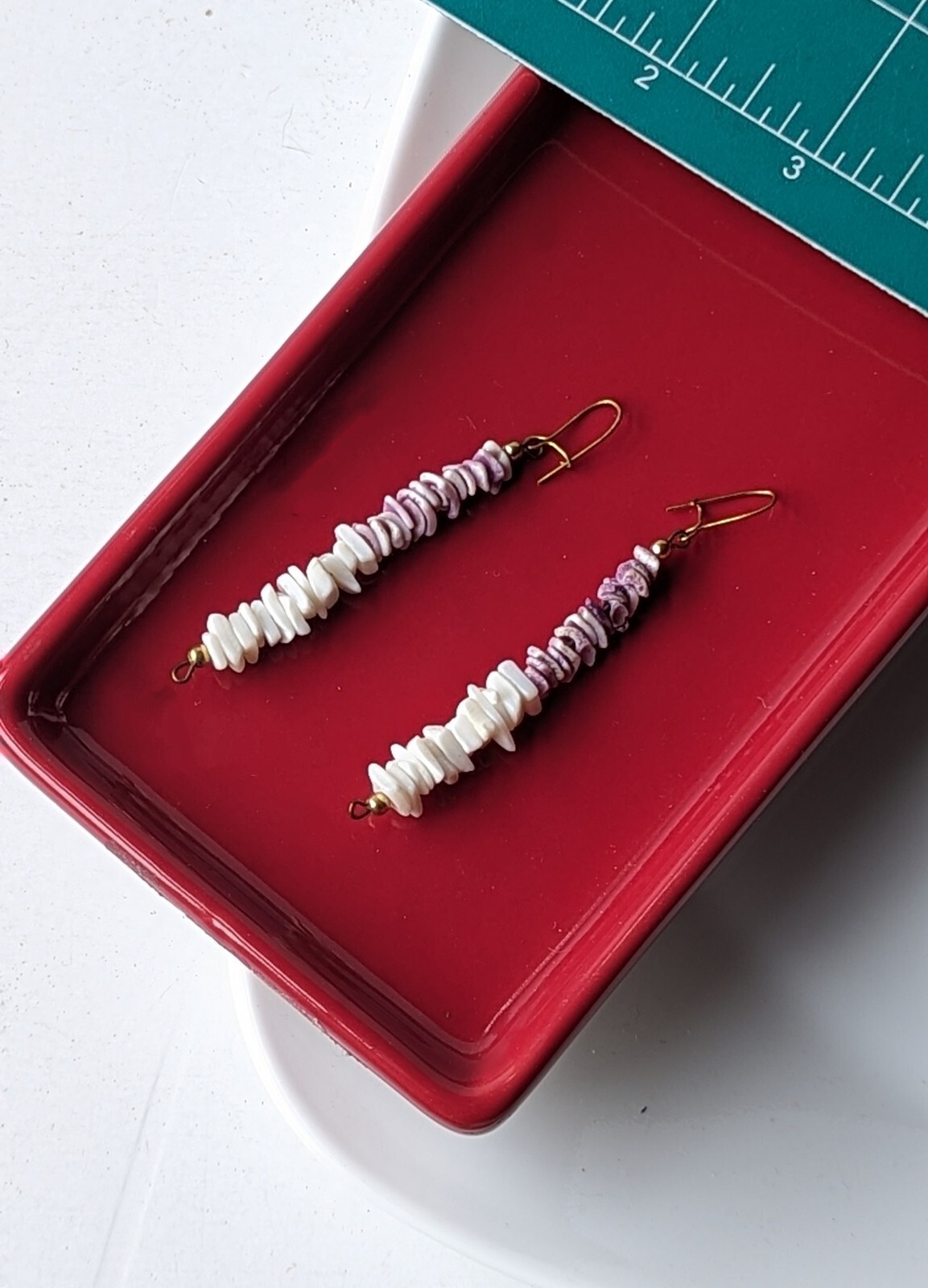 Vintage Purple White SHELL CHIP 3″ Dangle BEACH Hook PIERCED Earrings