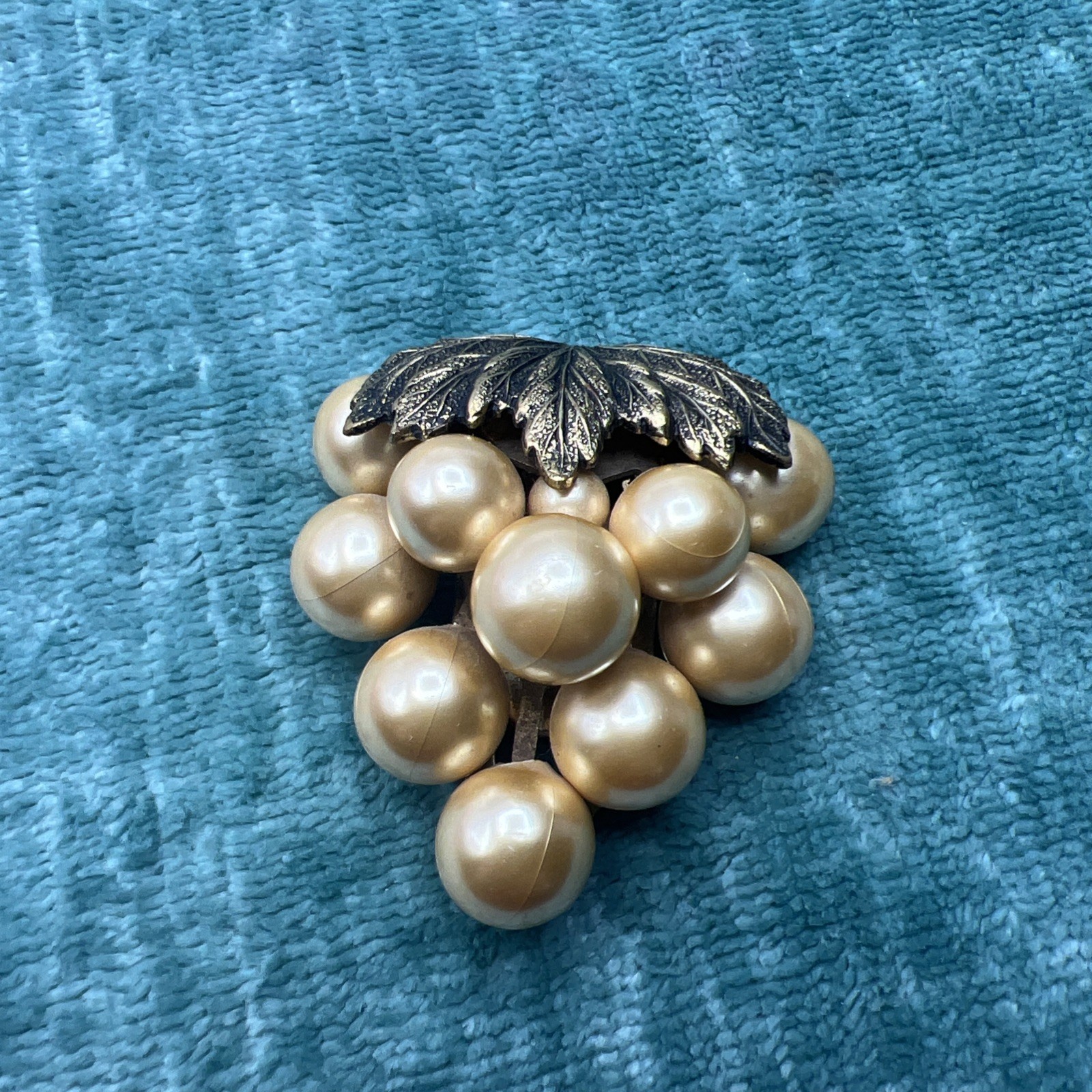 Vintage LARGE 2” Gold Tone Bunch Of Grapes Faux Pearl Antique Dress Scarf Clip