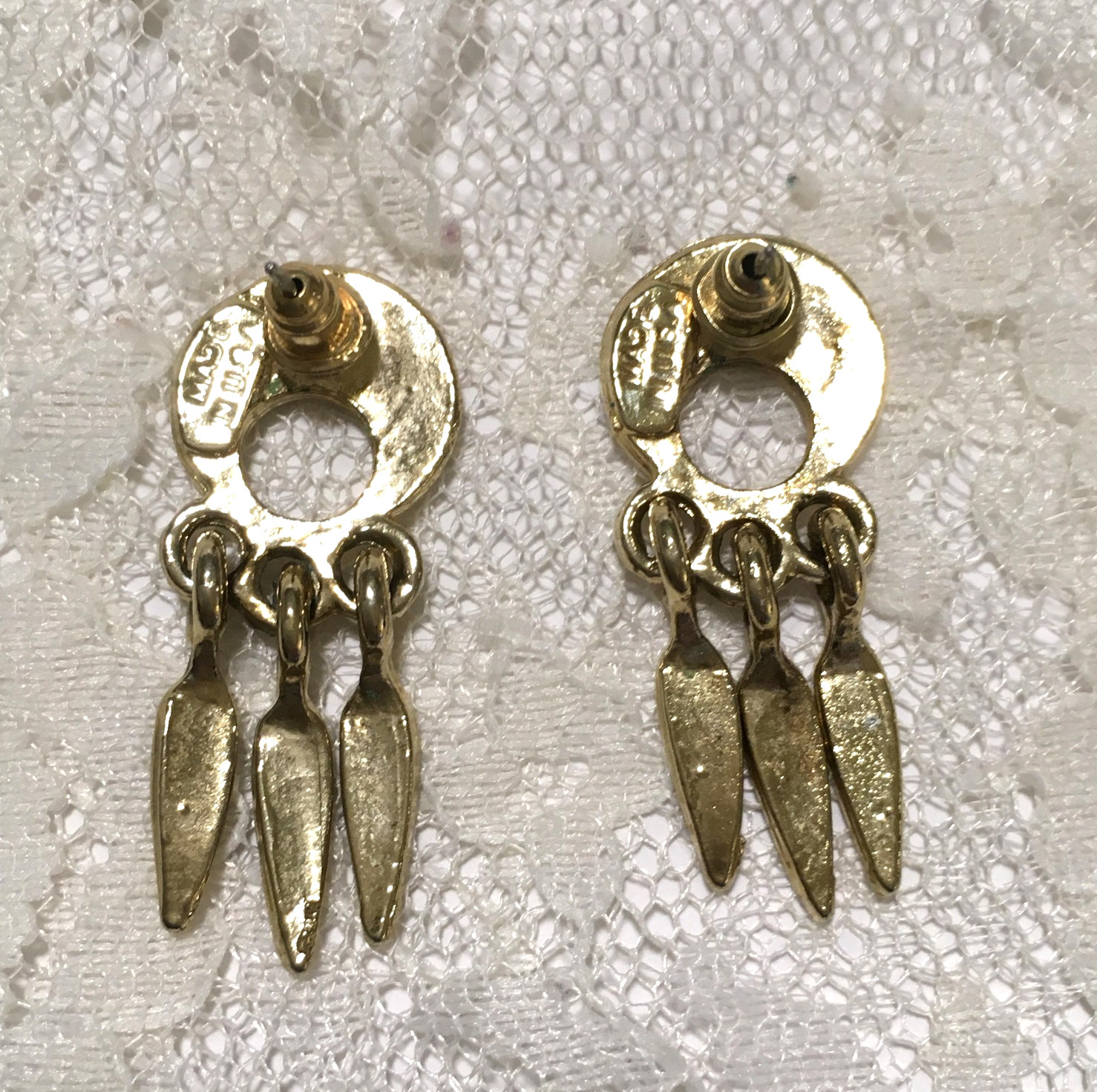 Vintage Dainty Dream Catcher Style EArrings Enamel Gold Tone Beige Green elegant