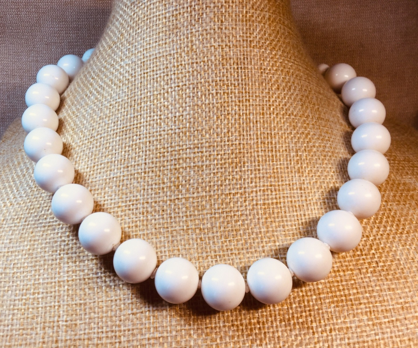 Vintage JAPAN White Lucite Chunky Knotted Bead Necklace ~ 15″-17″