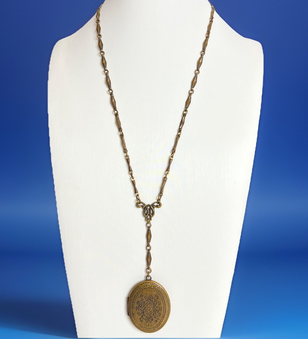 Pididdly Links Floral Locket Necklace Brass Tone Victorian Antique Style 20”
