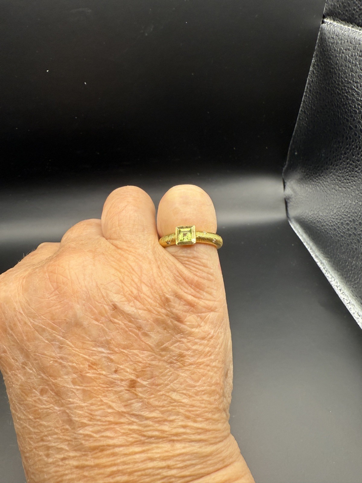 PAUL MORELLI Ring-Band In 18Kt Gold With Diamonds & Vivid Green Peridot Sz. 5.5