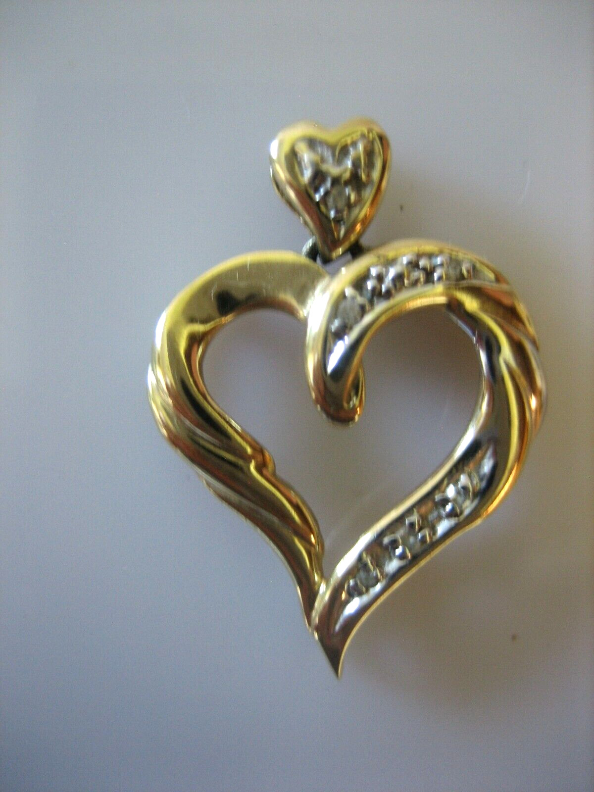 VINTAGE 10K YELLOW GOLD DIAMOND OPEN HEART PENDANT