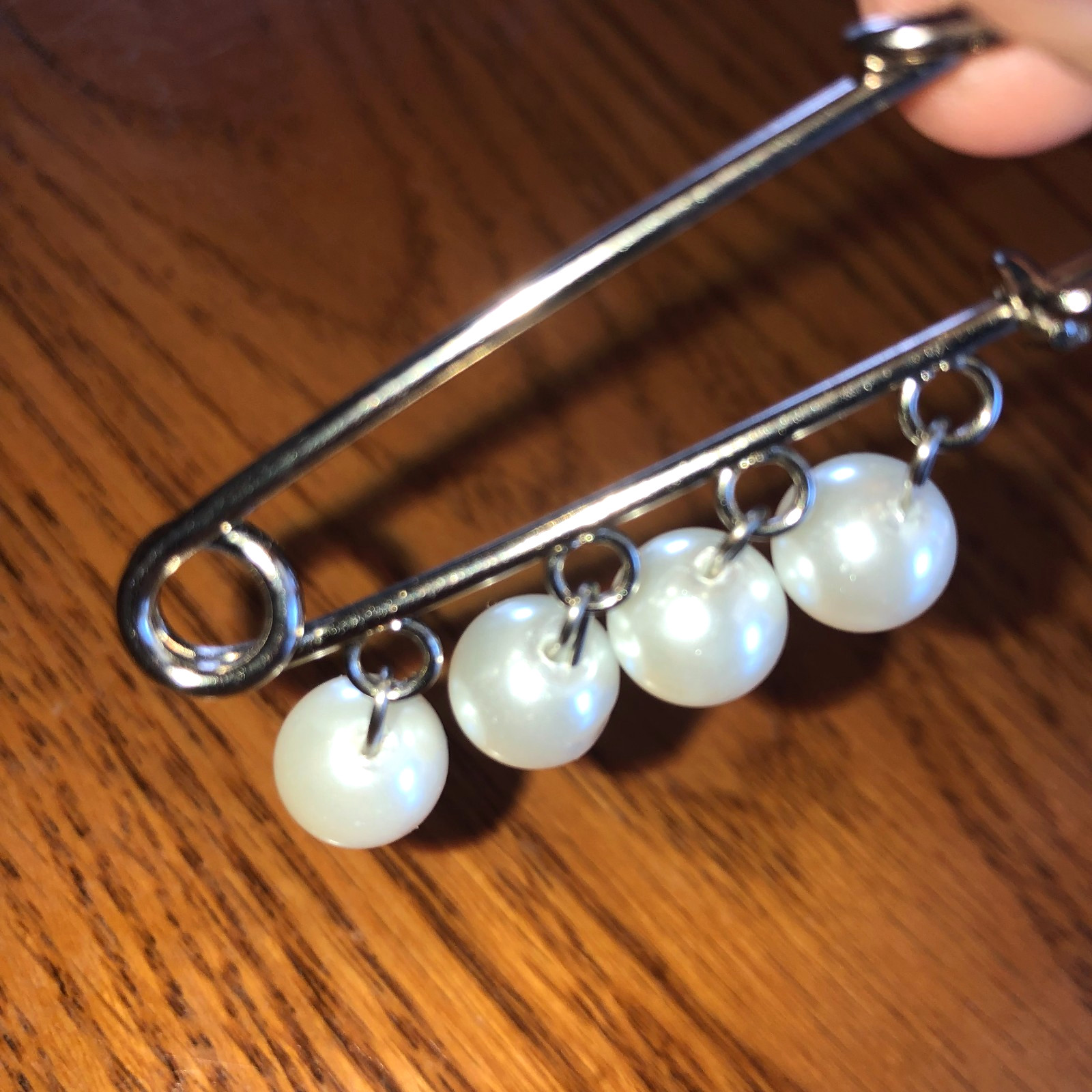 STAINLESS SafetyPin Brooch Clasp with 4 Dangling Faux Pearl Beaded Charms VTG
