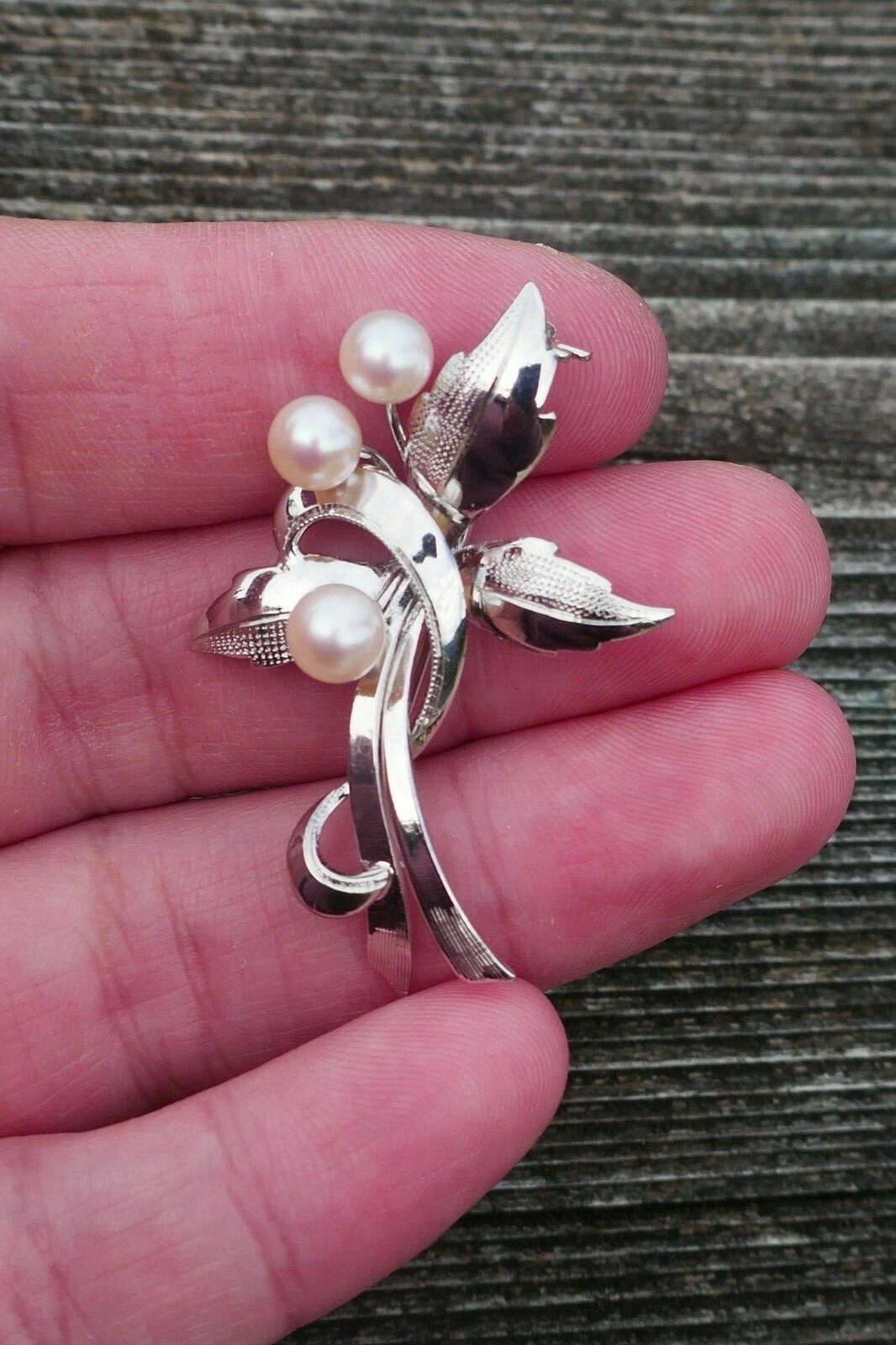 Vintage Sterling Silver & 5.3mm Pearl Spray Designed Brooch / Pin – 4.9g.
