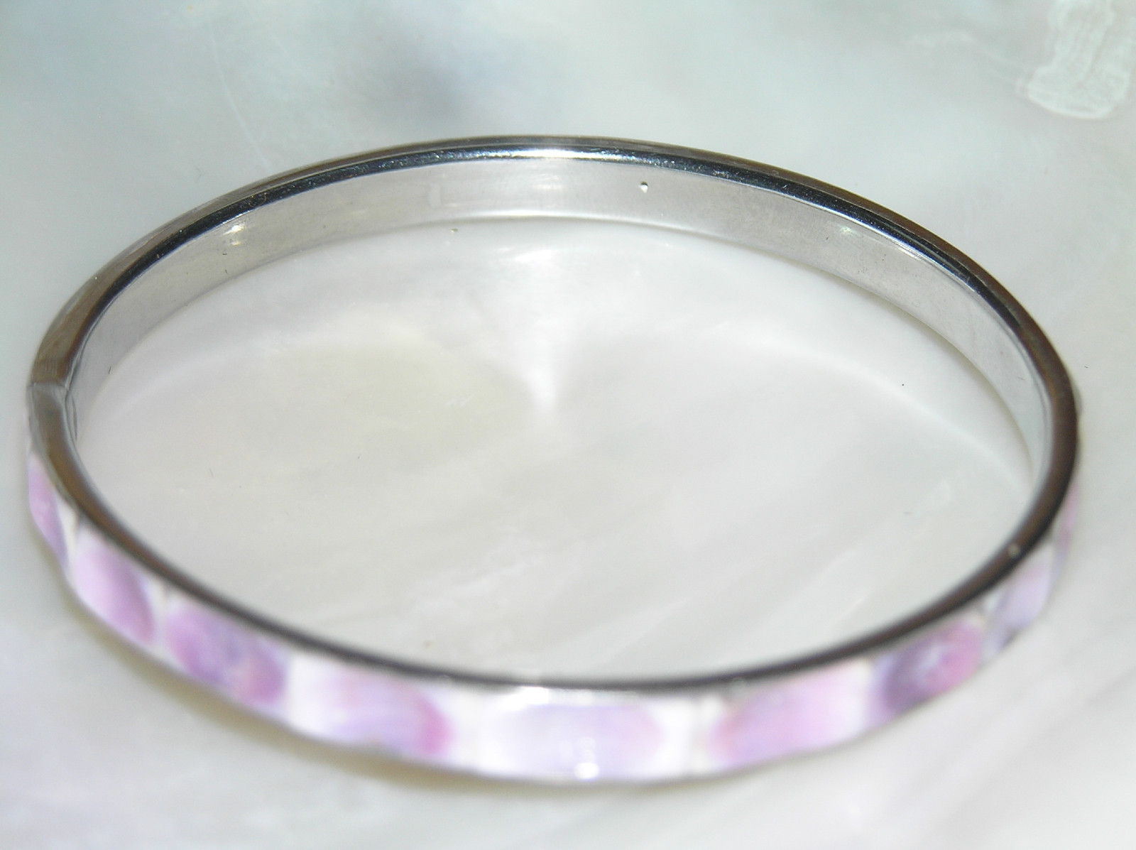 Estate Unique Diveted White Purple & Pink Segmented Inlaid Shell Bangle Bracelet