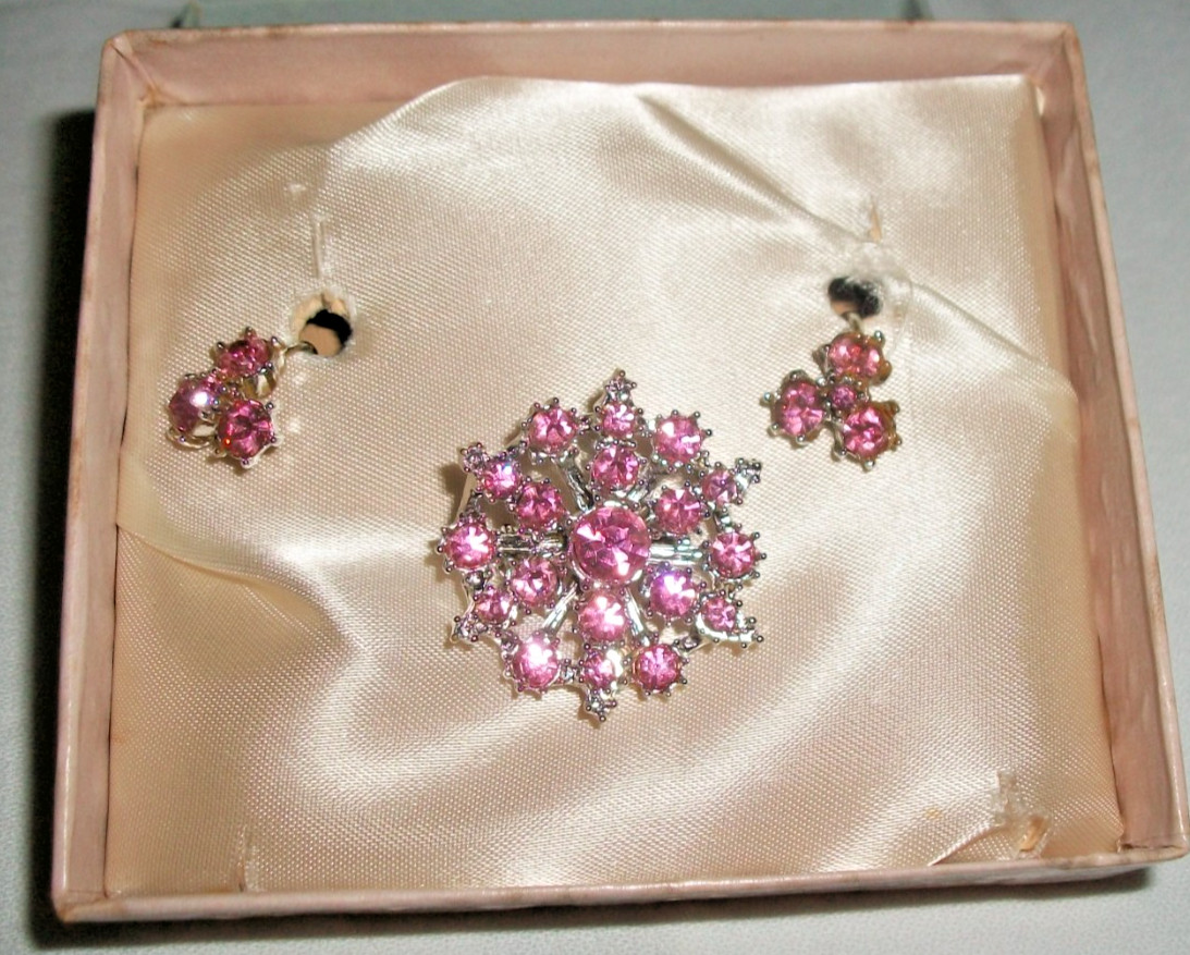 Vintage NOS 1950’s – Danielle Creations PINK RHINESTONE Brooch & Earring Set