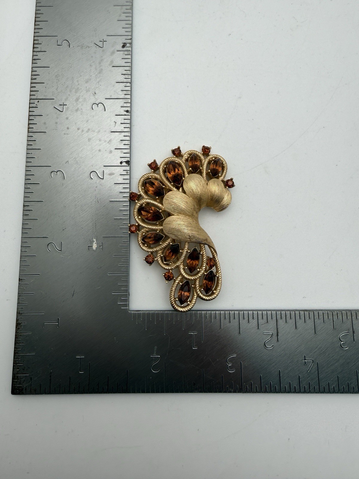 Vintage Crown Trifari Amber Rhinestone Gold Tone Fur Dress Clip Brooch 2.25”