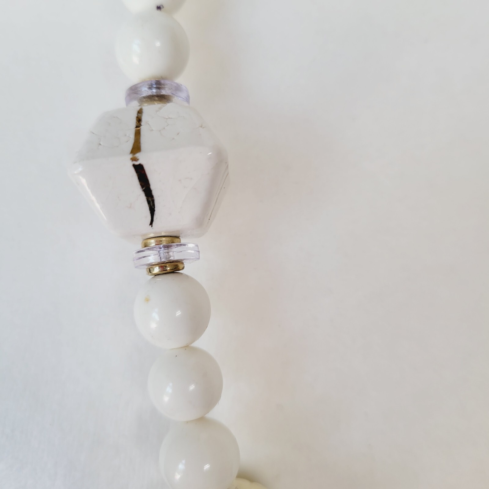 Vintage Retro White Acrylic Beaded Necklace Chunky Business Casual Everyday Wear