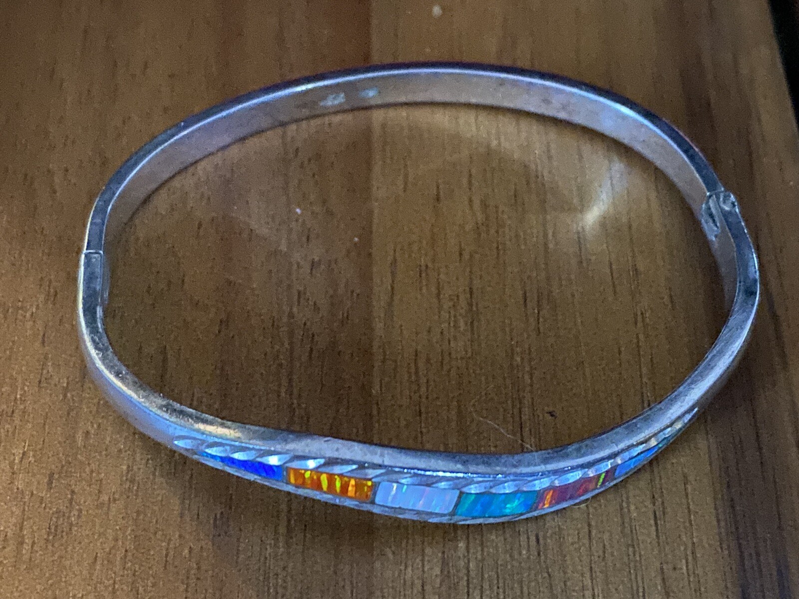 VINTAGE STERLING SILVER OPAL STONES MODERNIST WAVY 7.25IN HINGED BANGLE BRACELET