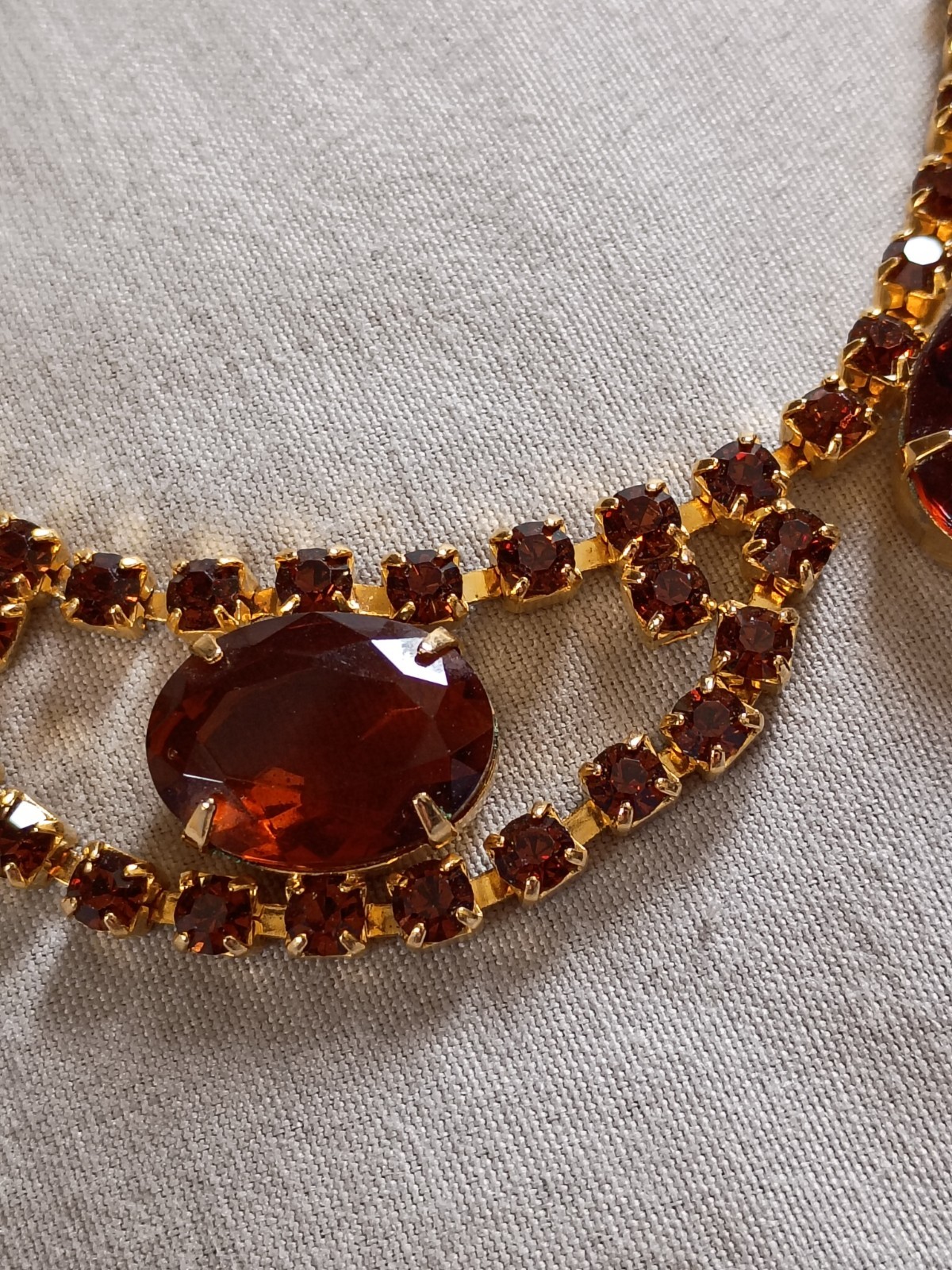 Vintage 14″ Root Beer Color Rhinestone Choker Necklace.