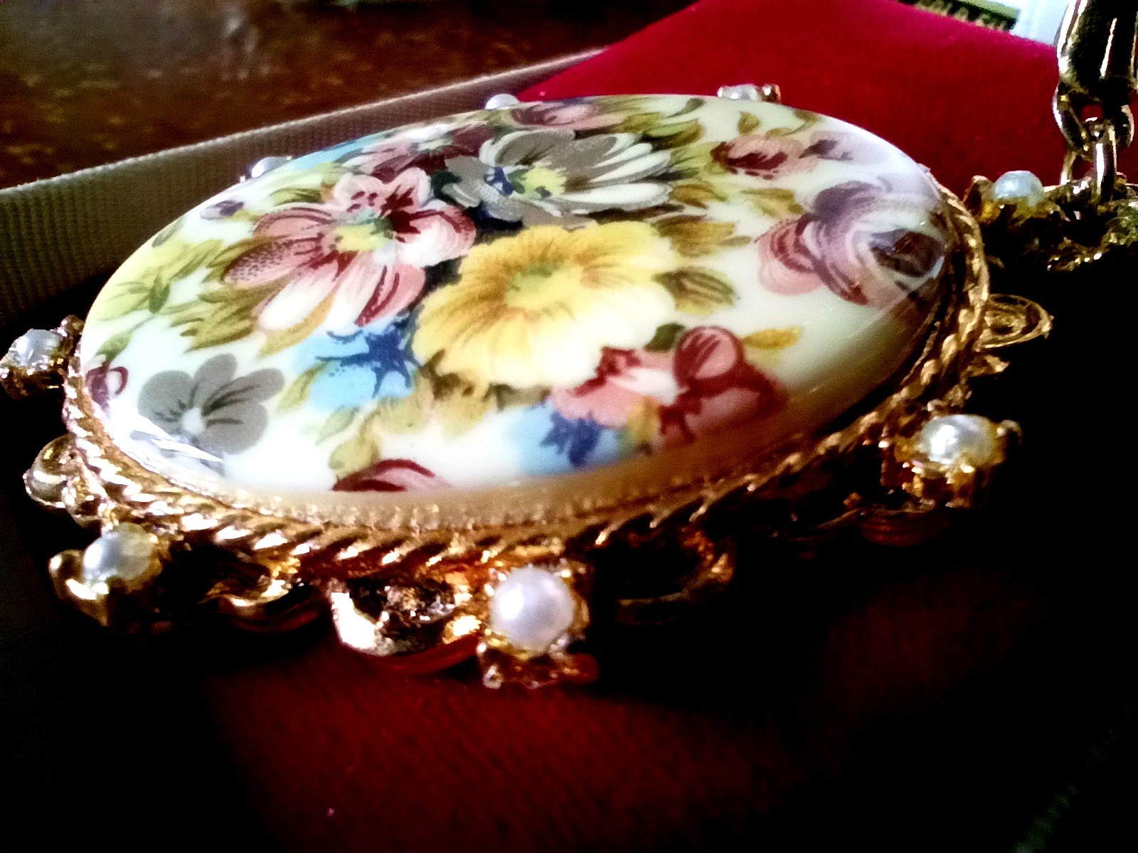 Vintage MIXED JEWELRY “HEARTS AND FLOWERS” PENDANTS ,BROOCHES, NECKLACE,RINGS.