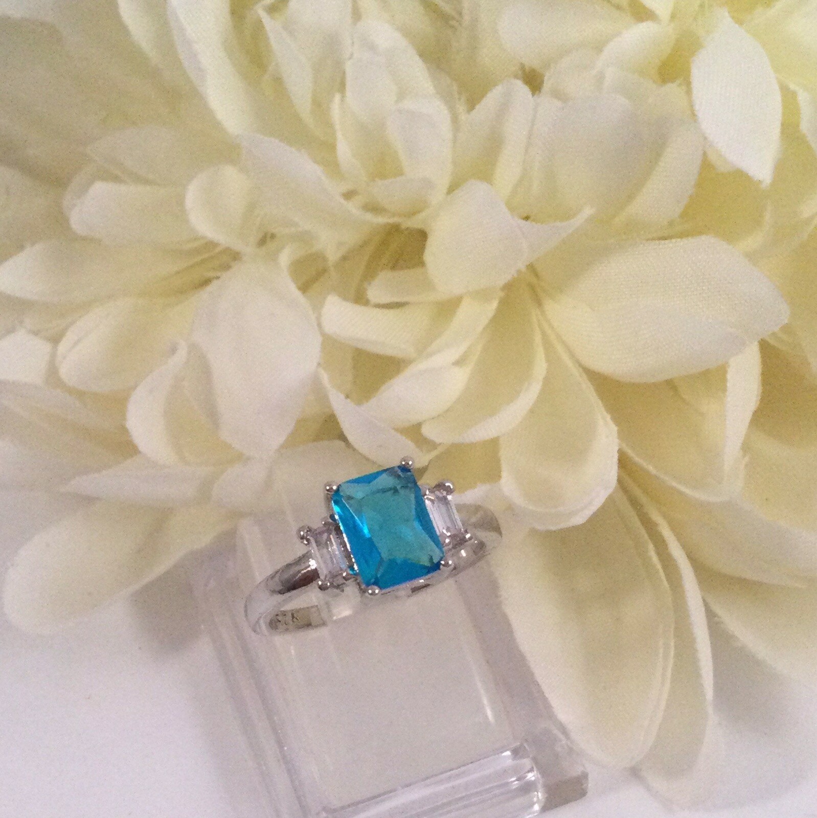 Vintage Jewellery Gold Ring Blue Topaz White Sapphires Antique Deco Jewelry